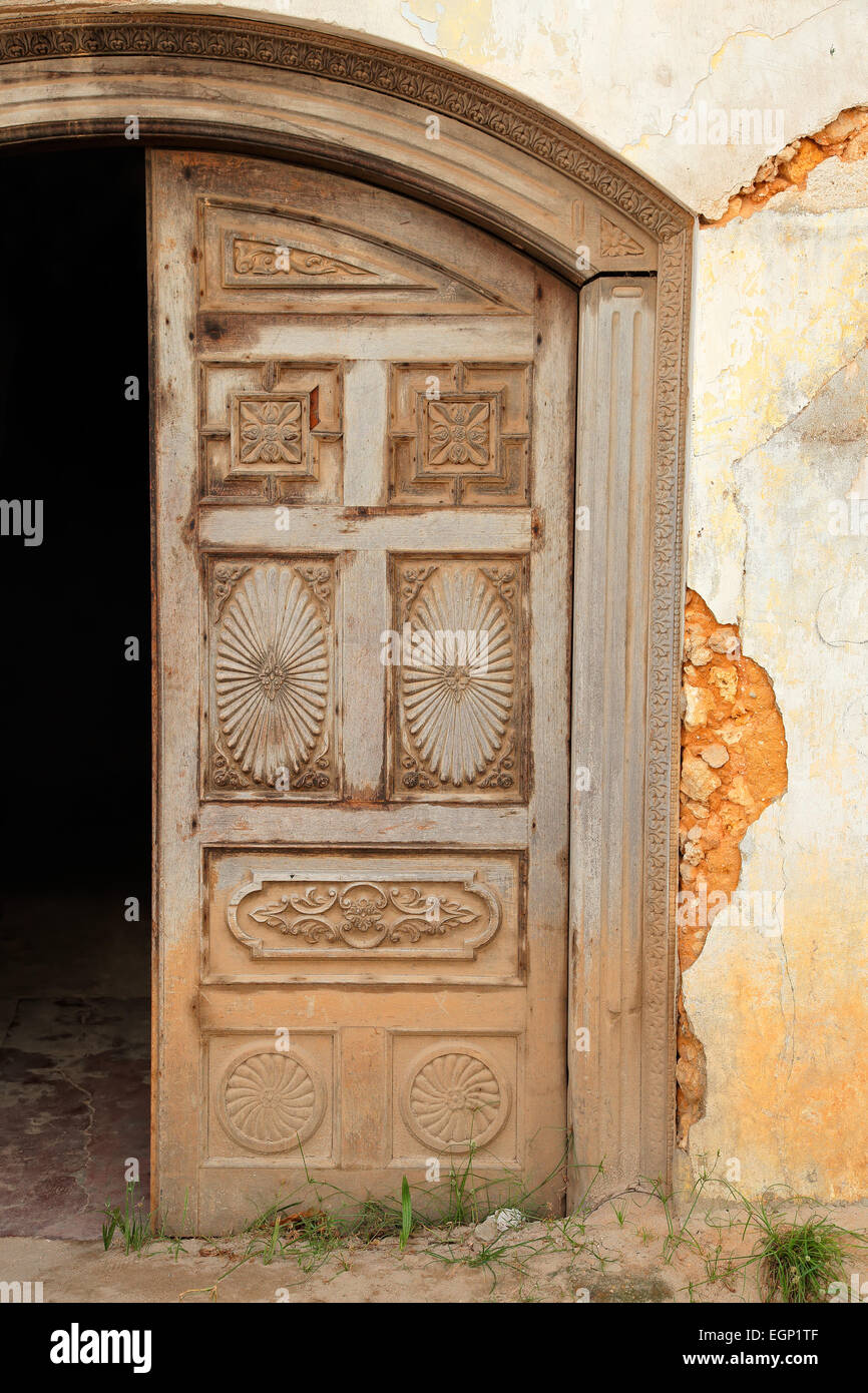 Antike, Hand gearbeiteten Holztür, Stonetown, Zanzibar Stockfoto