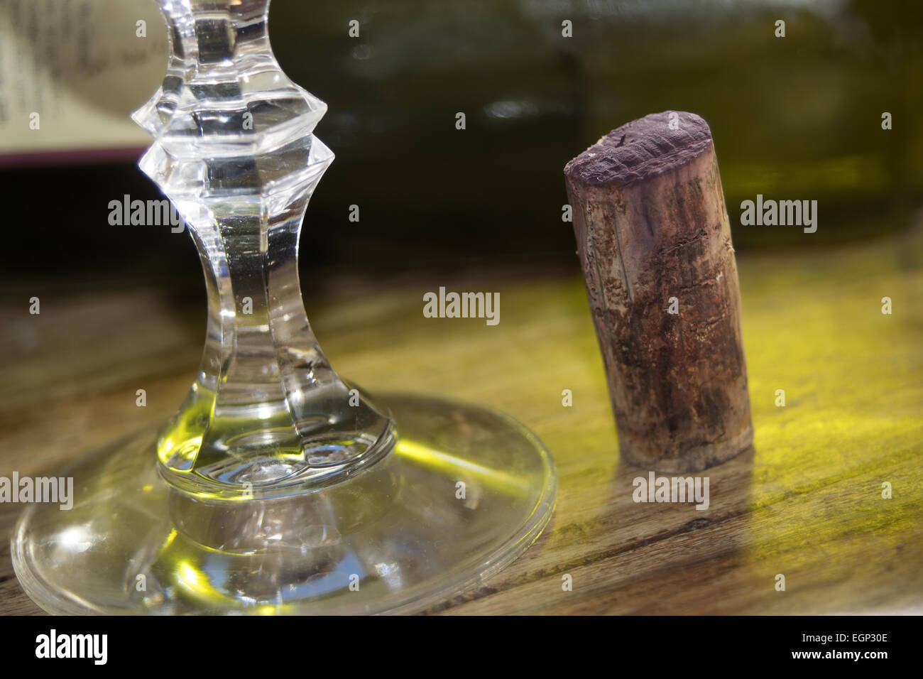 Konzept der alter Wein: alte Kork und Flasche Stockfoto