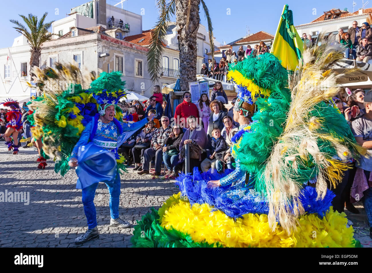 Porta Bandeira (Fahnenträger) und Mestre Sala (Samba Host), zwei der renommiertesten Figuren der Samba-Schule Stockfoto