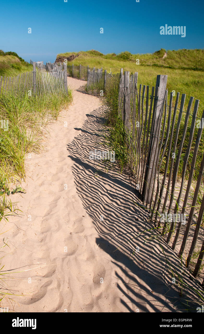 Pfad zum Crescent Beach am Block Island, Rhode Island Stockfoto