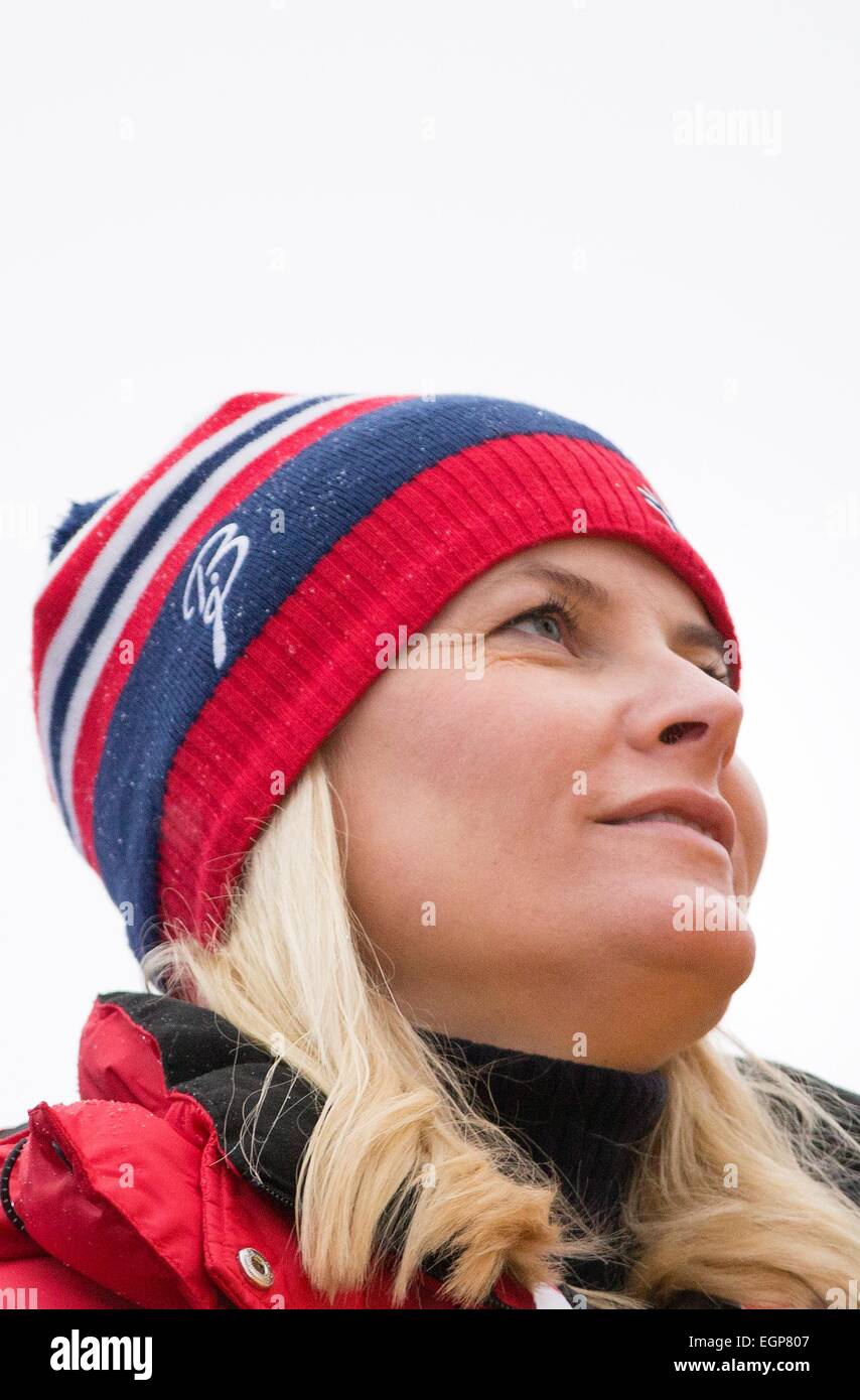 Falun, Schweden. 27. Februar 2015. Kronprinzessin Mette-Marit von Norwegen bei der nordischen Ski-Weltmeisterschaften in Falun, Schweden, 27. Februar 2015. Foto: Patrick van Katwijk / POINT DE VUE OUT - NO WIRE SERVICE-/ Dpa/Alamy Live News Stockfoto