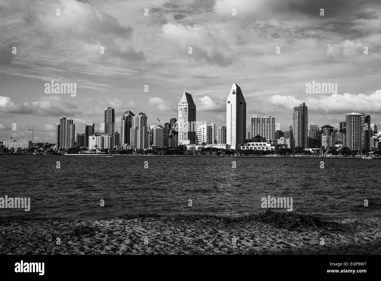 Blick auf den Hafen von San Diego und die Skyline der Innenstadt von Coronado, Kalifornien, USA. Stockfoto