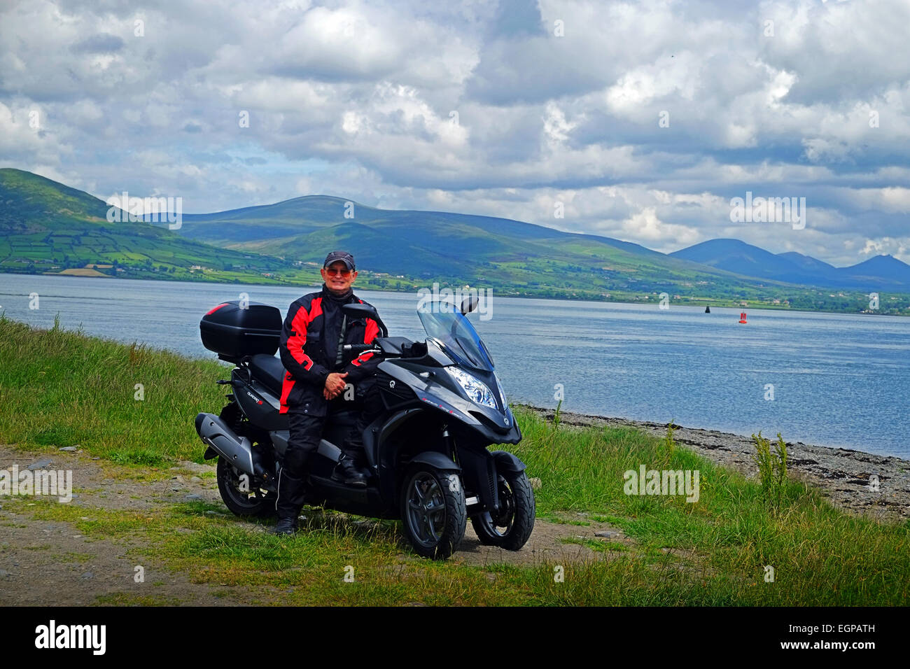 Das revolutionäre Quadro 350s dreirädrige Motorroller Motorrad, in Carlingford County Louth Ireland. Stockfoto