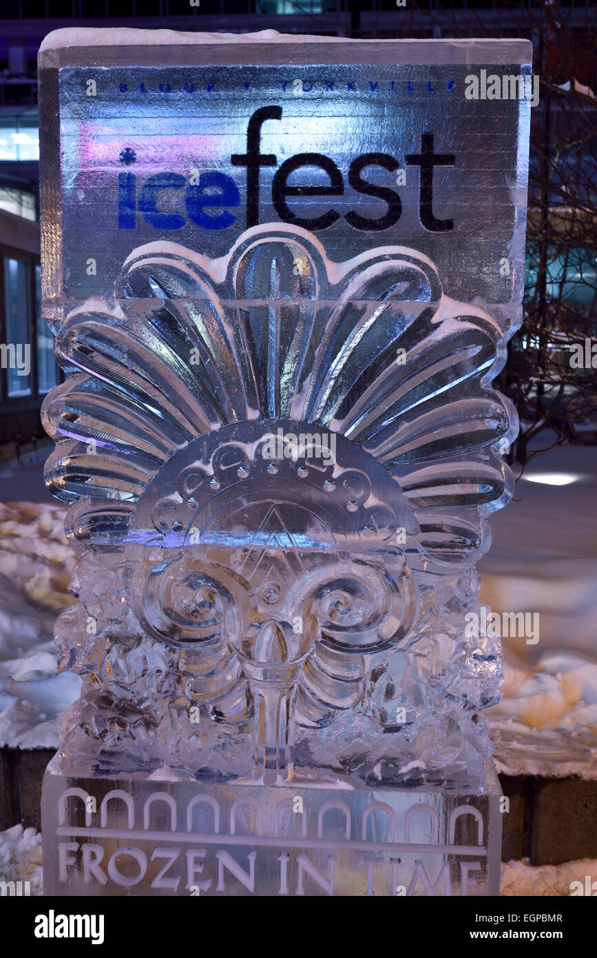 Bloor Yorkville Village Park 10. jährlichen Icefest Toronto eingefroren in der Zeit 2015 Eis Fan Cumberland Straße bei Nacht Stockfoto