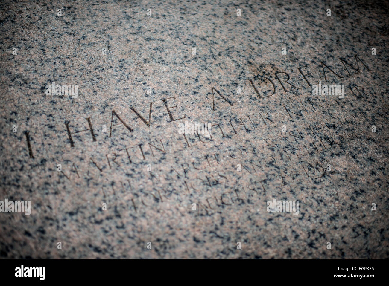 Lincoln Memorial I Have A Dream Speech Marker Washington DC // WASHINGTON DC – Eine Marmortafel an den Lincoln Memorial Steps markiert genau die Stelle, an der Dr. Martin Luther King Jr. am 28. August 1963 seine Rede „I Have a Dream“ hielt. Der Marker erinnert an Kings Ansprache während des Marsches auf Washington for Jobs and Freedom. Der historische Ort liegt etwa achtzehn Stufen von der plaza-Ebene der Gedenkstätte entfernt. Stockfoto