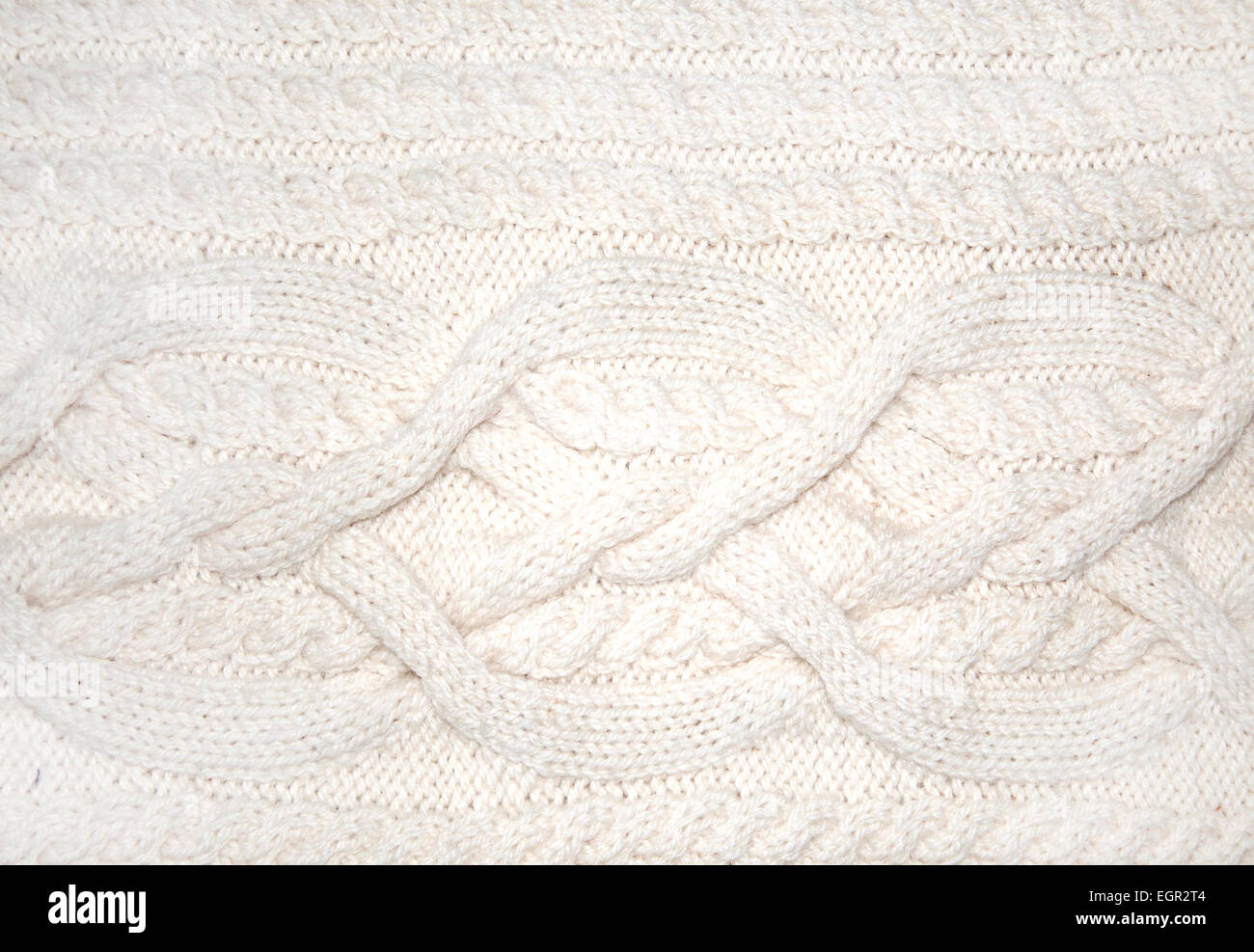 Luxuriöse weißer Wolle geflochten Handarbeit Strick Muster Closeup Textur. Stockfoto