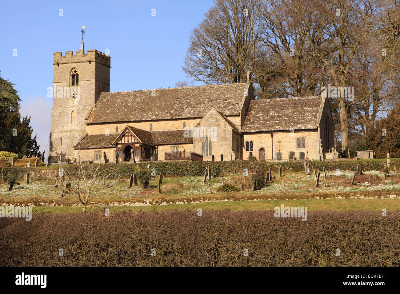 Lyonshall Herefordshire UK die Kirche von St. Michael & All Angels ist auf einer Anhöhe oberhalb des Dorfes gebaut. Stockfoto