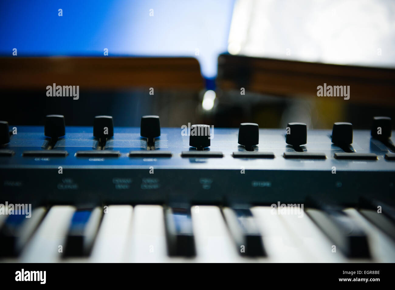 M-Audio Oxygen 49 MIDI-Tastatur Detail mit Schlüsseln, Fader und Tasten Stockfoto