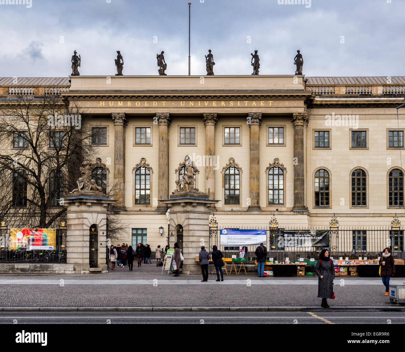 Hauptgebäude Der Humboldt-Universität. HU wurde 1810 eröffnet.Barockbauwerk errichtet 1748-1753 nach Plänen von Johann Boumann, unter den Linden, Mitte, Berlin Stockfoto