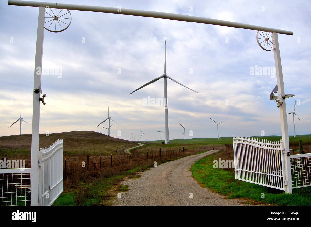 Tor zum Rio Vista Ranch Frames Windmühle Bauernhof in Solano County in Kalifornien Stockfoto