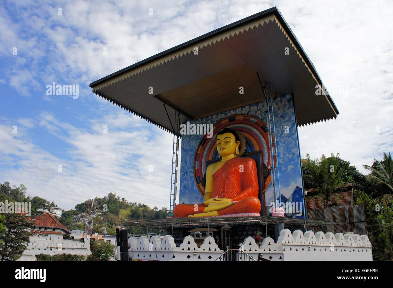 Sitzende Buddha-Statue in Kandy, Sri Lanka Stockfoto