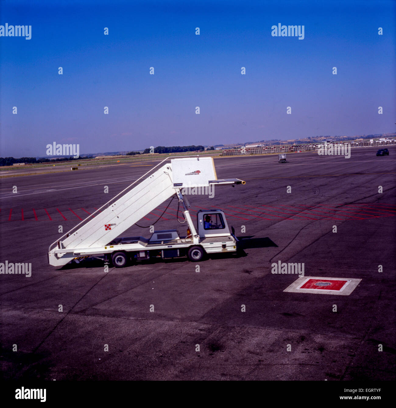 Rom Flughafen Fahrzeug mobile Treppen Stockfoto