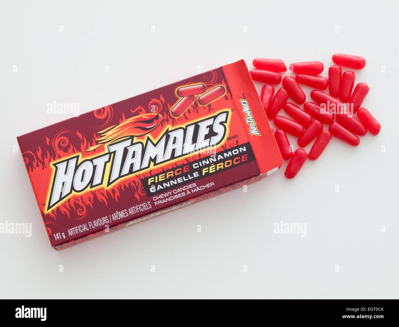 Eine Schachtel mit Hot Tamales, ein Zimt Bonbons hergestellt von gerade in den Vereinigten Staaten geboren. Stockfoto