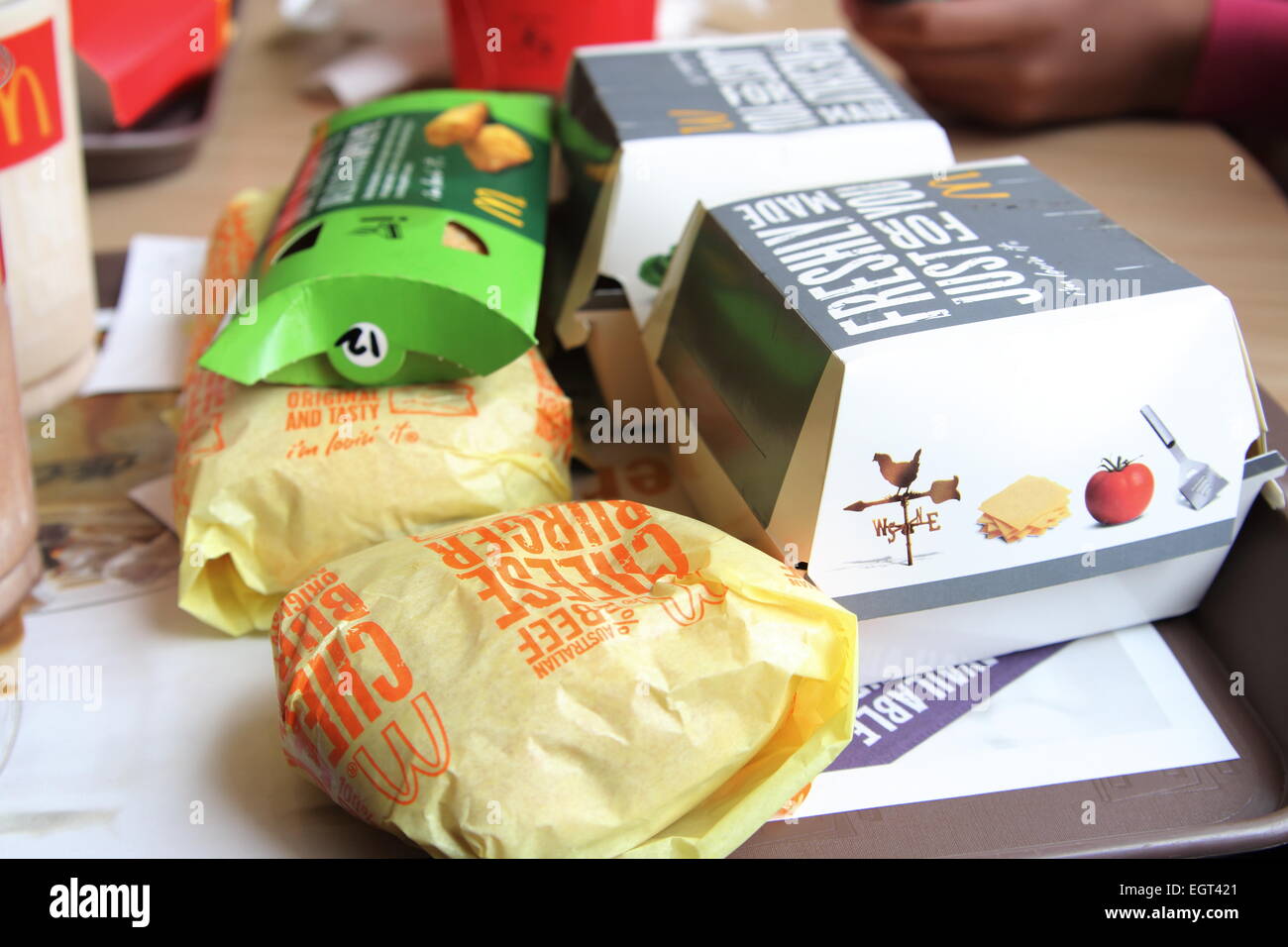 McDonalds Burger und Apfelkuchen Stockfoto