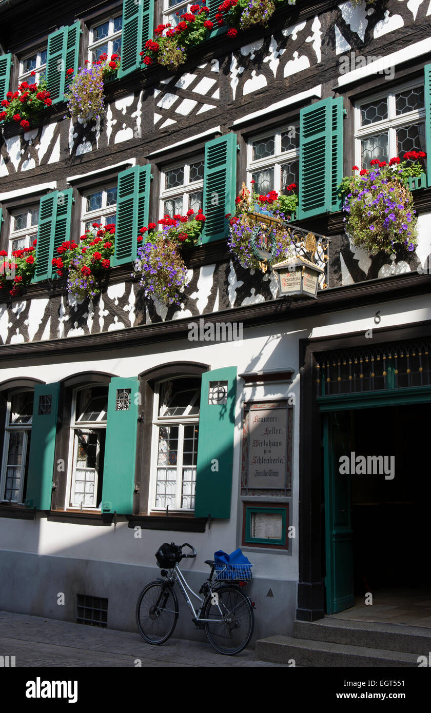 Historische Brauerei Rauch und Pub, Schlenkerla, in der Bamberger Altstadt. Stockfoto