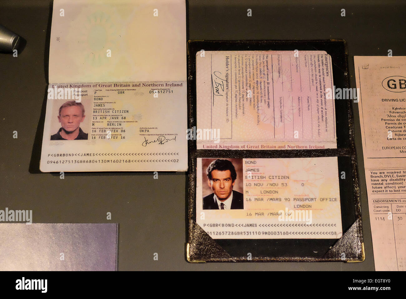 London, Bond in Motion Ausstellung in Covent Garden (London Film Museum). James Bond-Dokumente Stockfoto