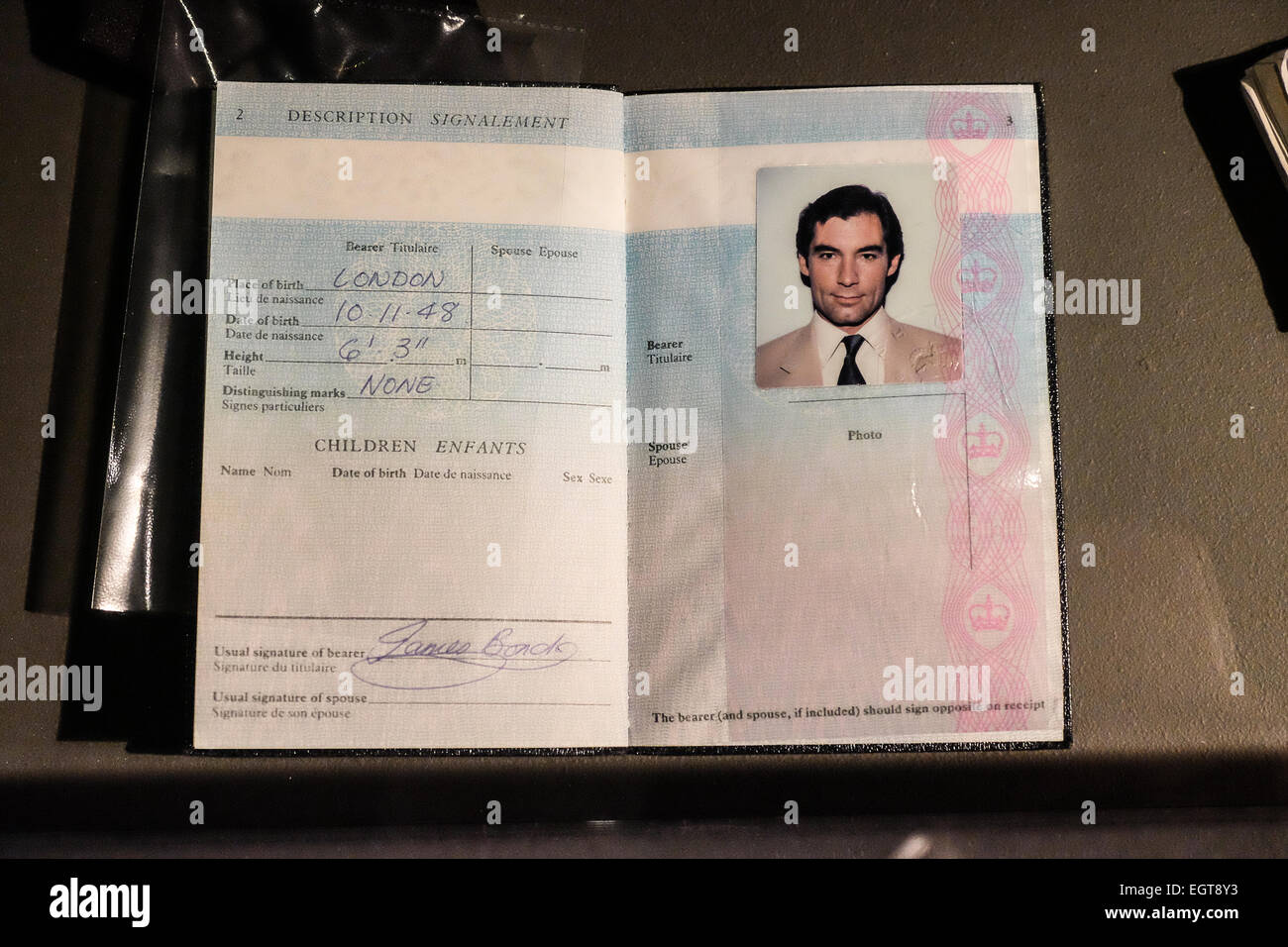 London, Bond in Motion Ausstellung in Covent Garden (London Film Museum). James Bond-Dokumente Stockfoto