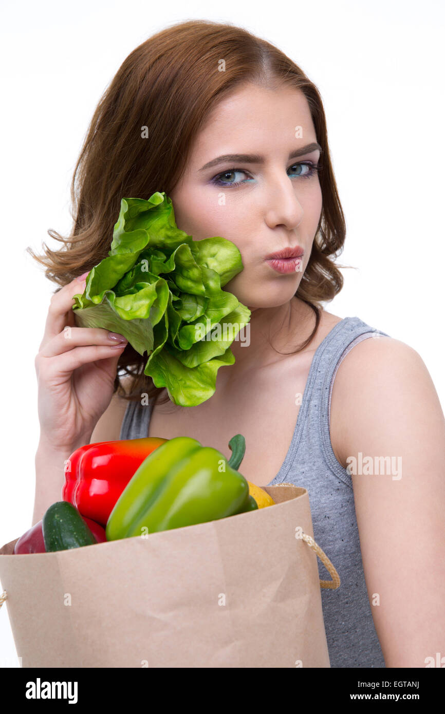 Schöne Frau mit einer Einkaufstasche voller Lebensmittel Stockfoto