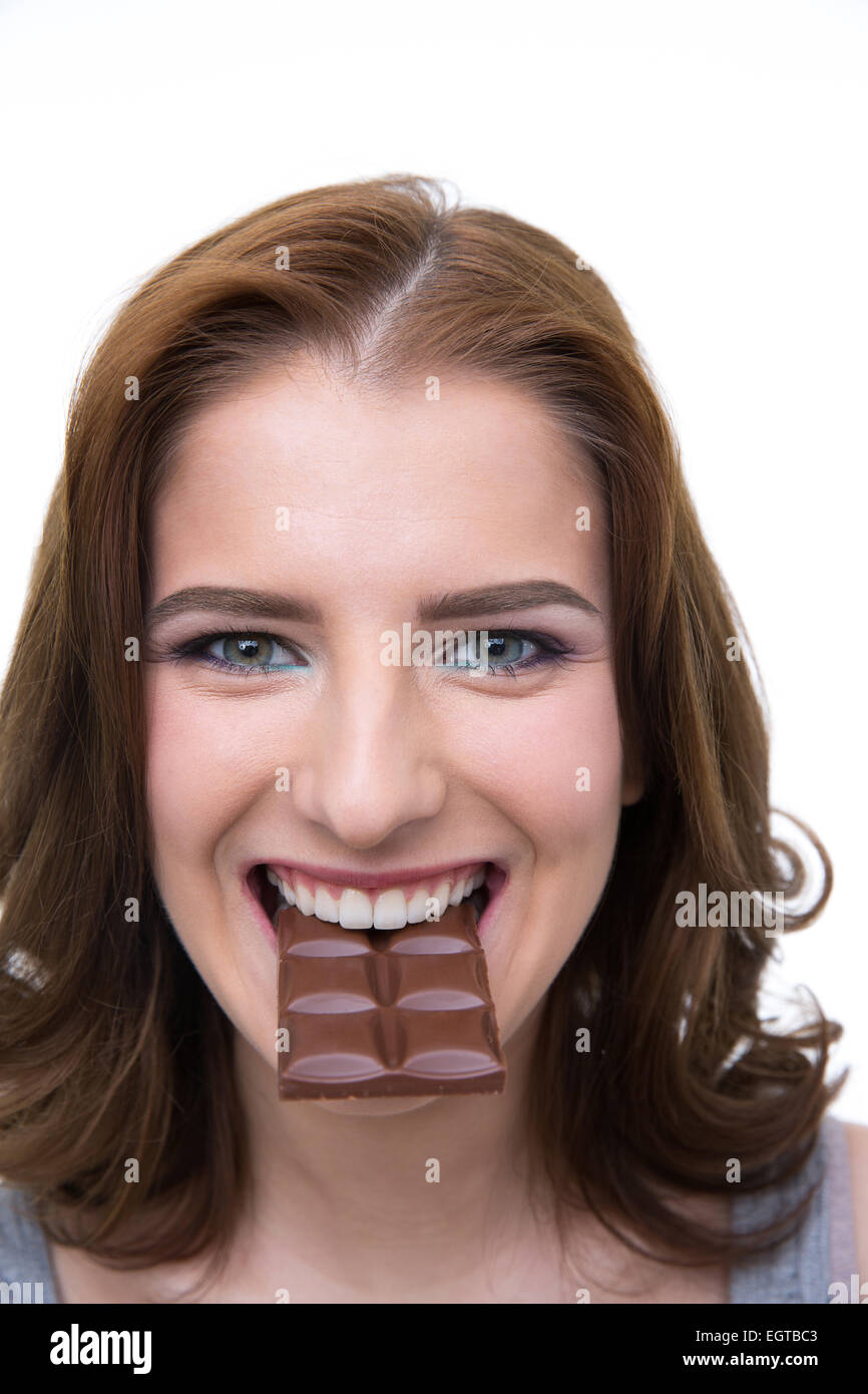 Glückliche Frau beißen in eine Schokolade tablet Stockfoto