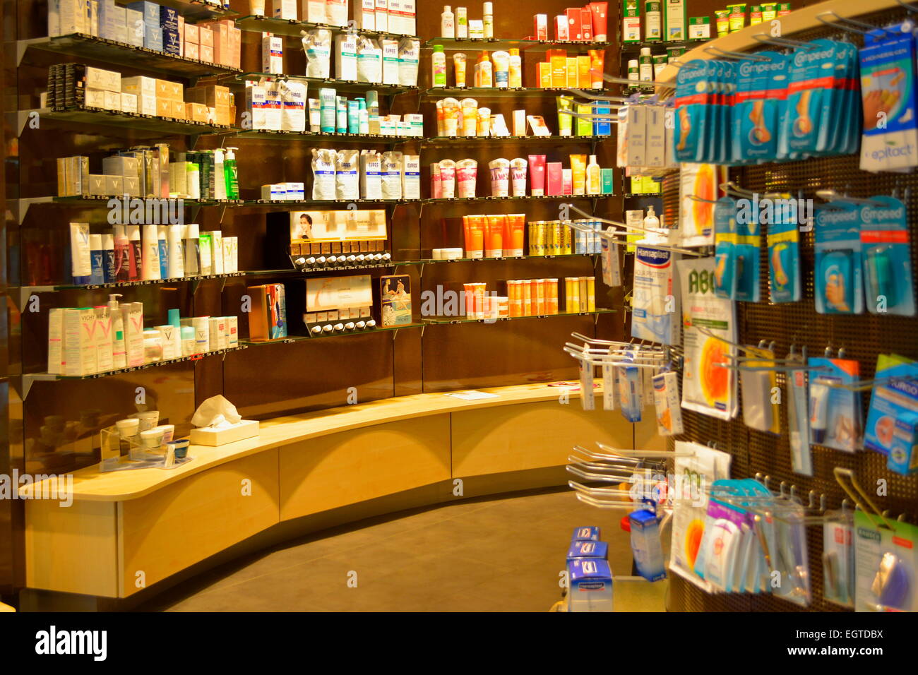 Baden-Württemberg, Schwarzwald, Neustadt, Apotheke Interieur, Showroom, Berater, Schwarzwald, Baden-Württemberg Stockfoto