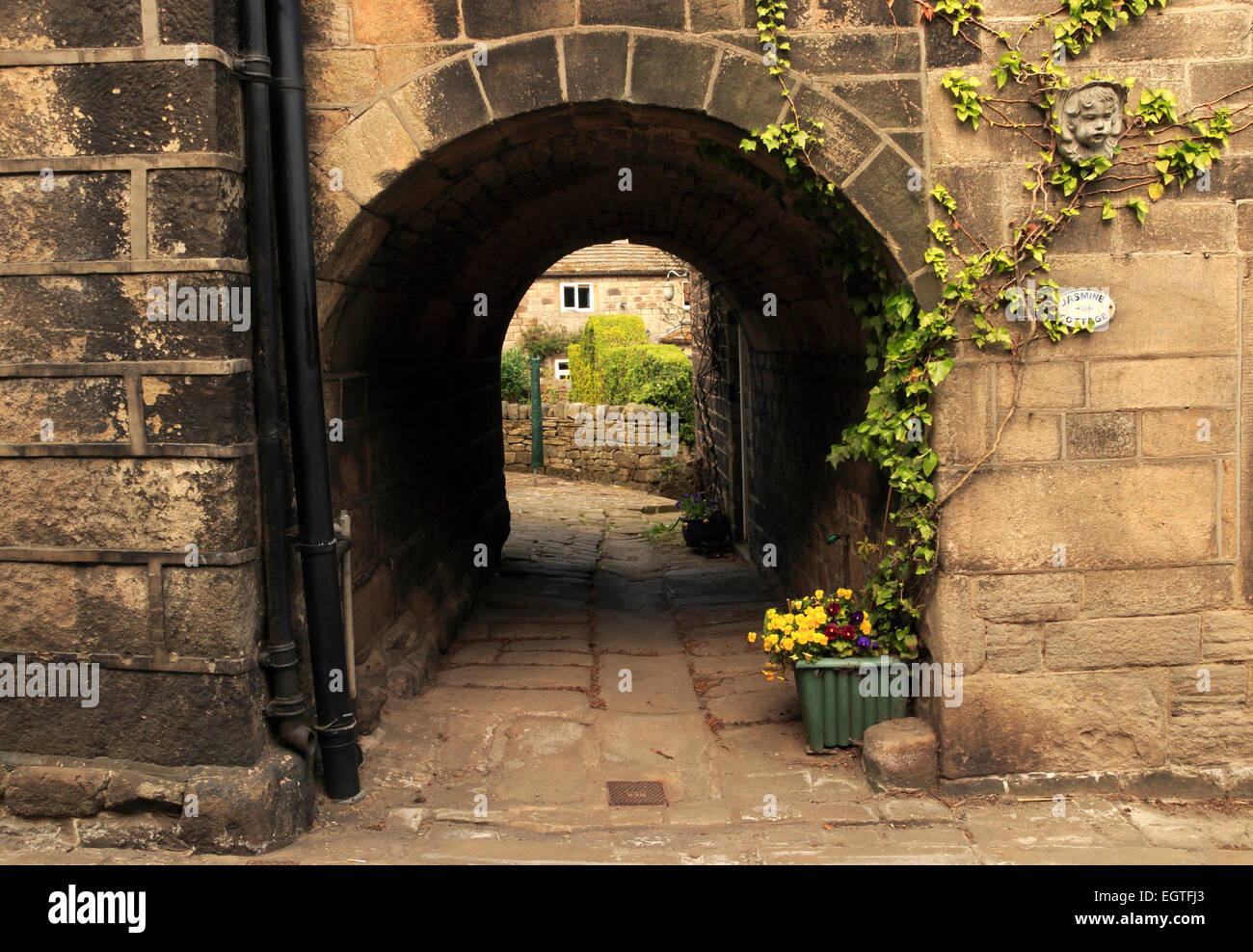 Gewölbte Gasse, Heptonstall, West Yorkshire, England, UK Stockfoto