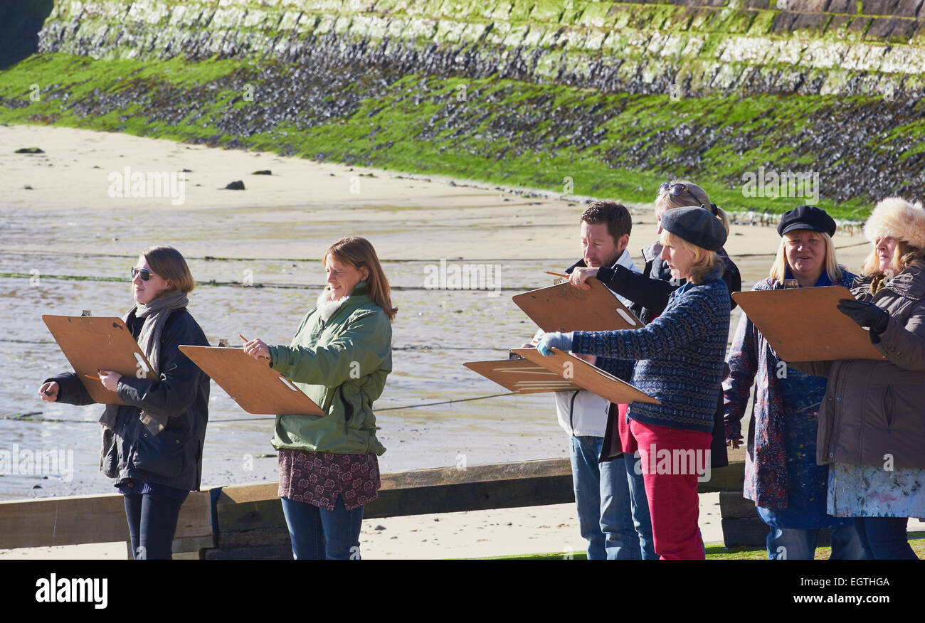 Gruppe von Künstlern über Hafenstrand St Ives Cornwall England Europa Stockfoto