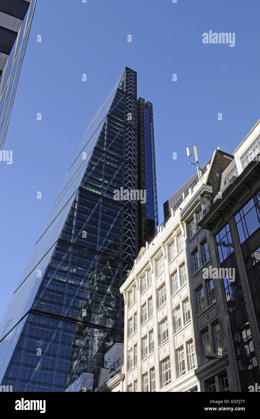 Die moderne Skyline der City of London mit The Cheesegrater und Leadenhall Street London England Stockfoto