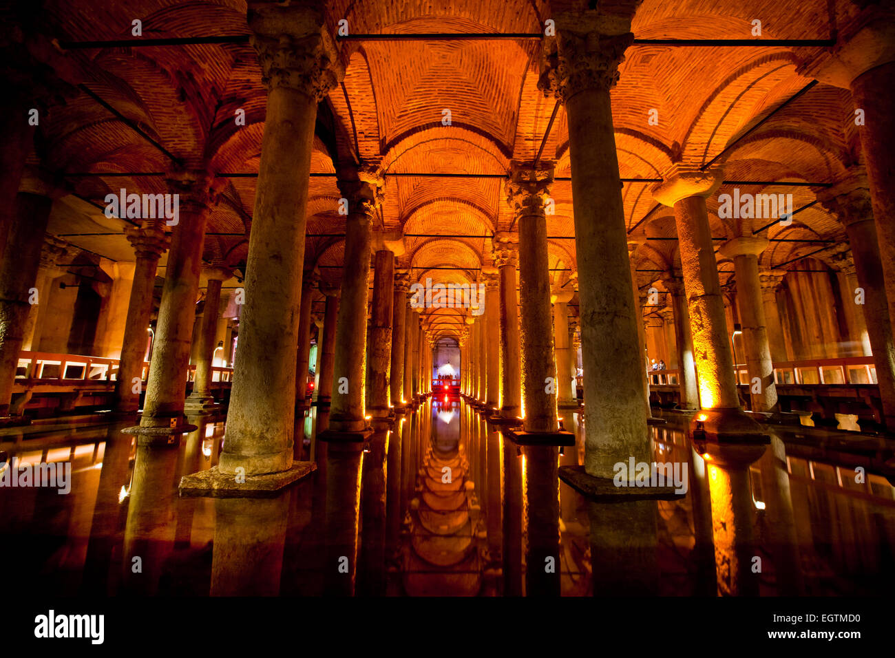 Die unterirdische Basilika-Zisterne (Yerebtan) in Istanbul, im 6. Jahrhundert erbaut. Stockfoto