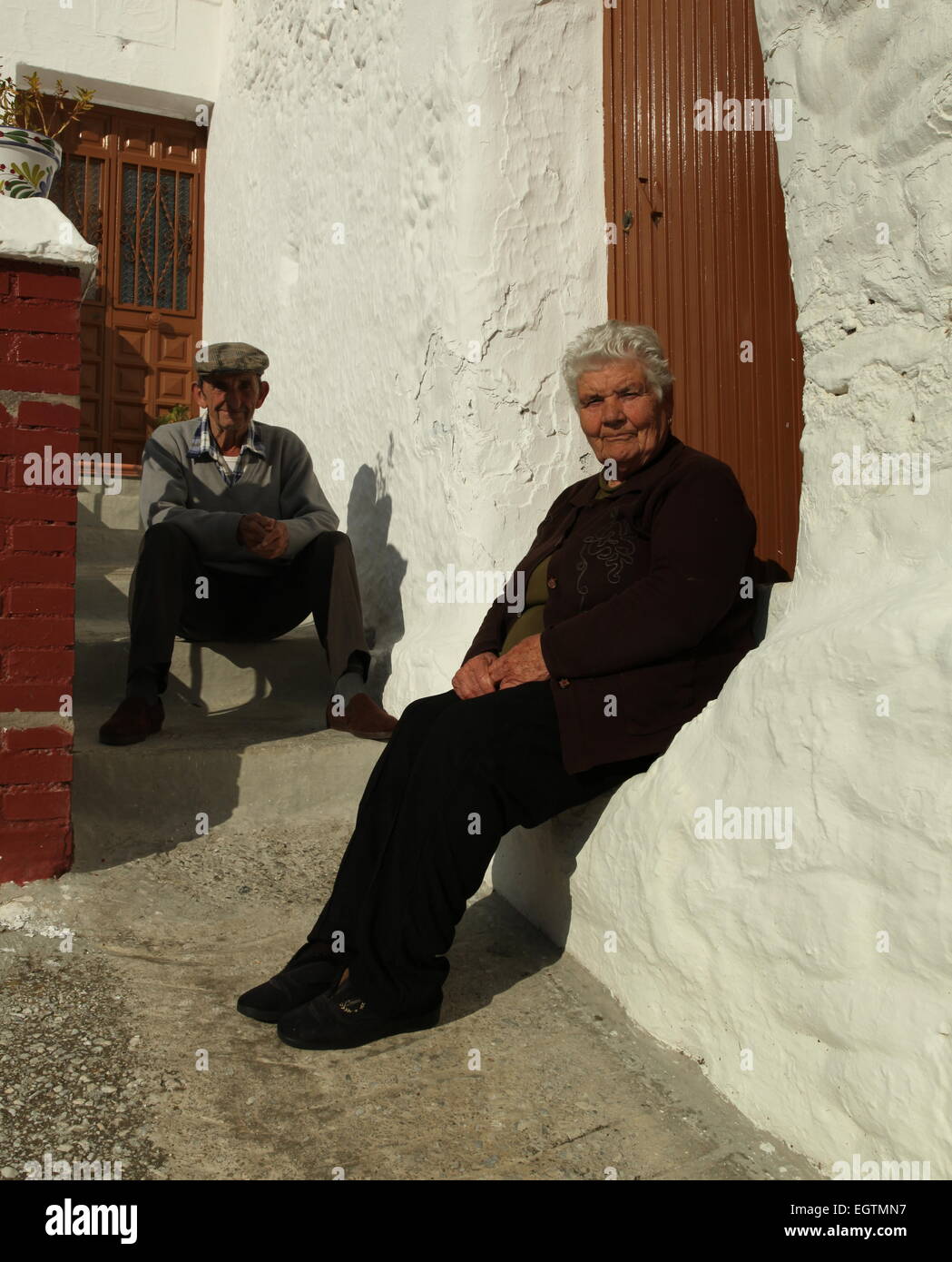 Ältere Dorfbewohner Salares Spanien alte Dorf paar Andalusien Stockfoto