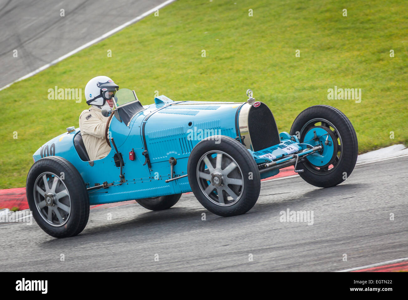 1926/27 Bugatti Typ 35 b mit Treiber B.Williams, 2014 Oldtimer Sportwagen Festival, Snetterton, Norfolk, Großbritannien. Stockfoto