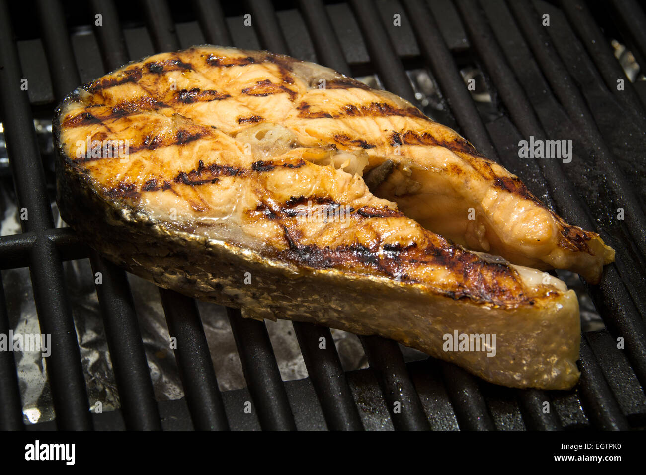 Lachs Fisch Steak auf dem grill Stockfoto