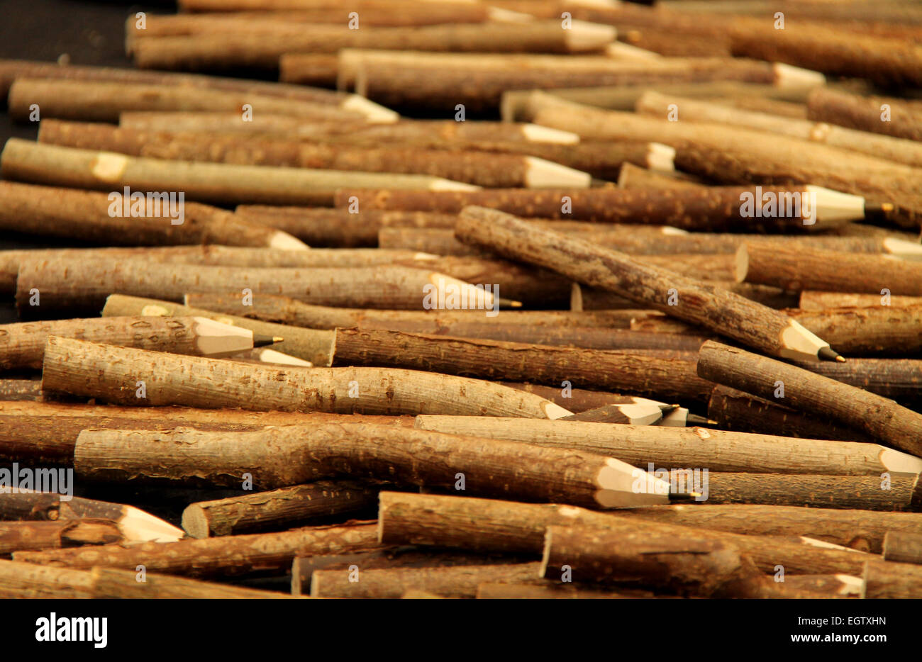 Eine Anzeige der hölzernen behandelt Kugelschreiber. Stockfoto