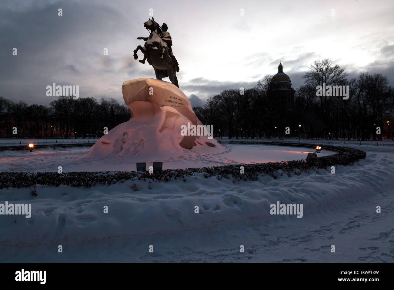 Der eherne Reiter ist ein Reiterstandbild Peters des großen in Sankt Petersburg, Russland Stockfoto