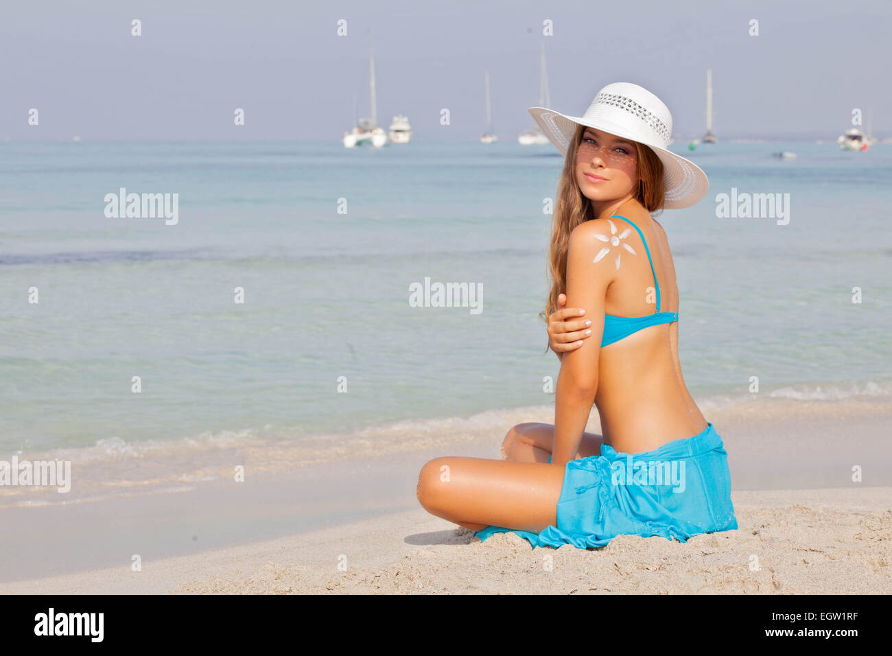 Mädchen im Urlaub oder Urlaub in Mallorca oder Mallorca oder Ibiza Spanien. Stockfoto