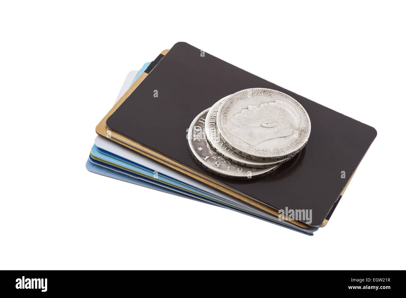 alte Silbermünzen sind auf die neue Kreditkarte Stockfoto