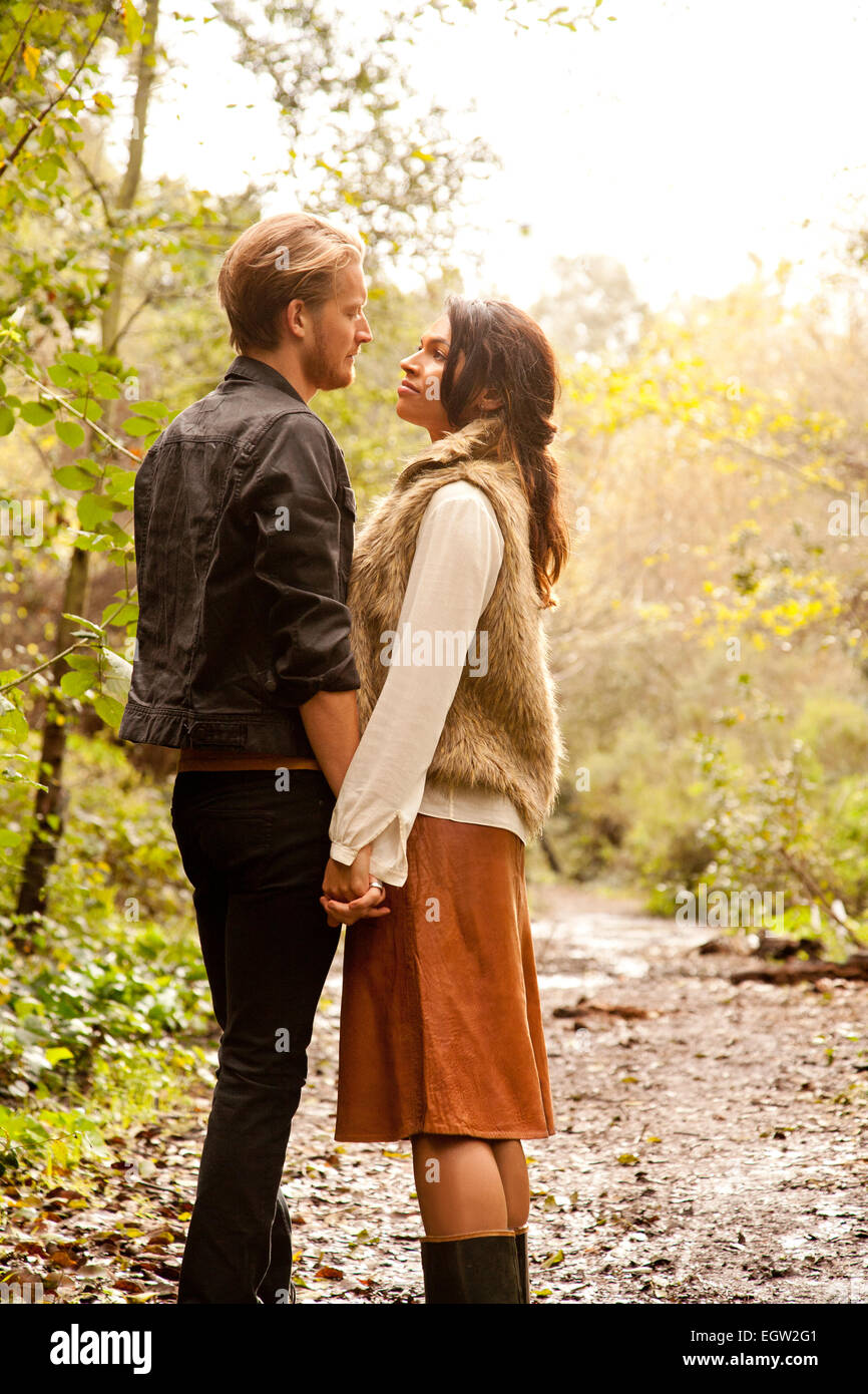 Frau und Mann zu küssen. Stockfoto