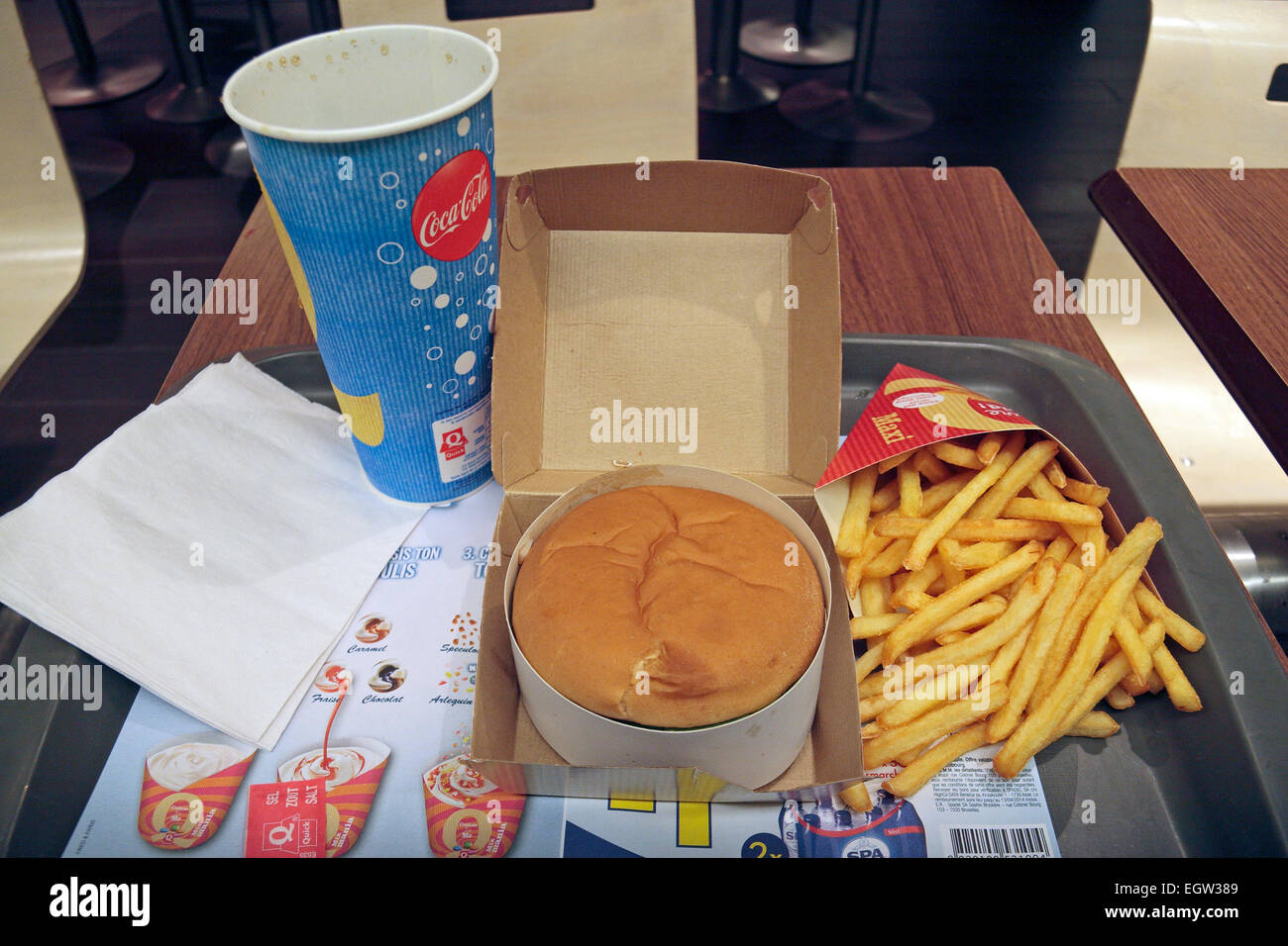 Ein standard schnellen Burger Essen (Kosten €6,90 Aug 2013) in Brüssel, Belgien. Stockfoto
