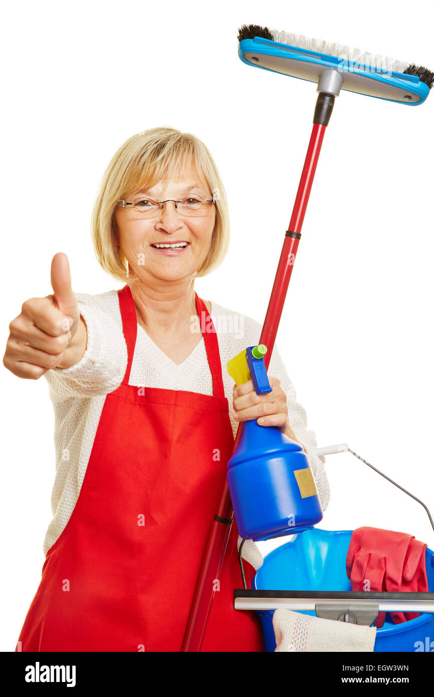 Glücklich Putzfrau, die Daumen hochhalten mit vielen Reinigungsmittel in der hand Stockfoto