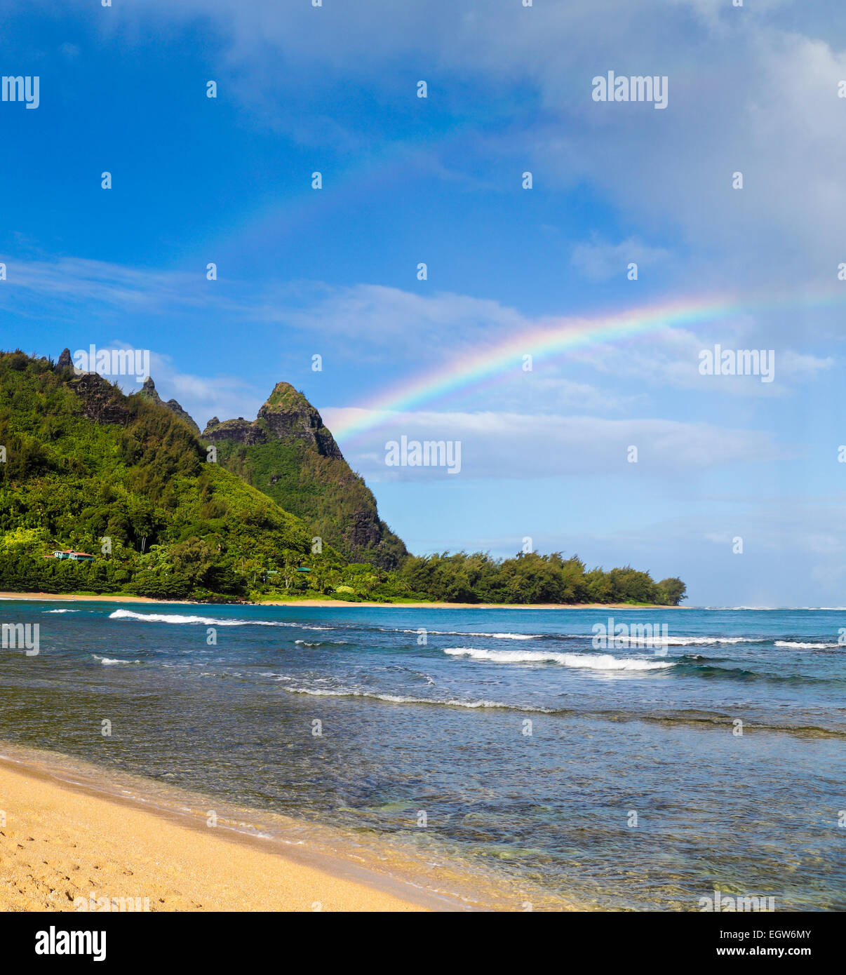 Doppelter Regenbogen am Mt. Makana, genannt Bali Hai in Haena, Kauai Stockfoto