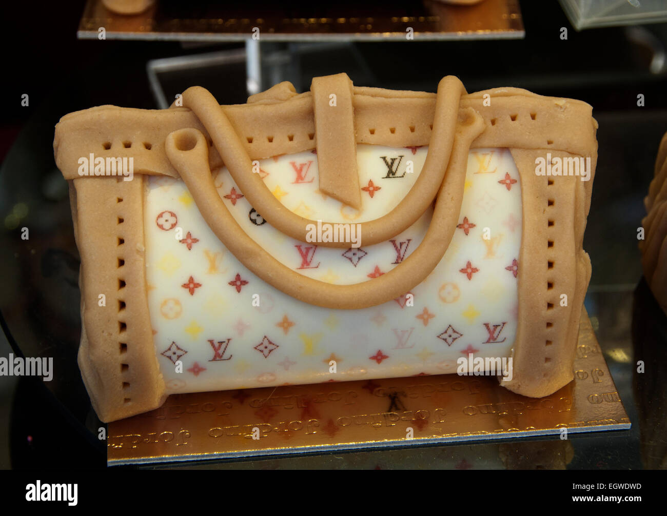 Tasche Handtasche Louis Vuitton Paris Schokolade Bäckerei Frankreich  Stockfotografie - Alamy