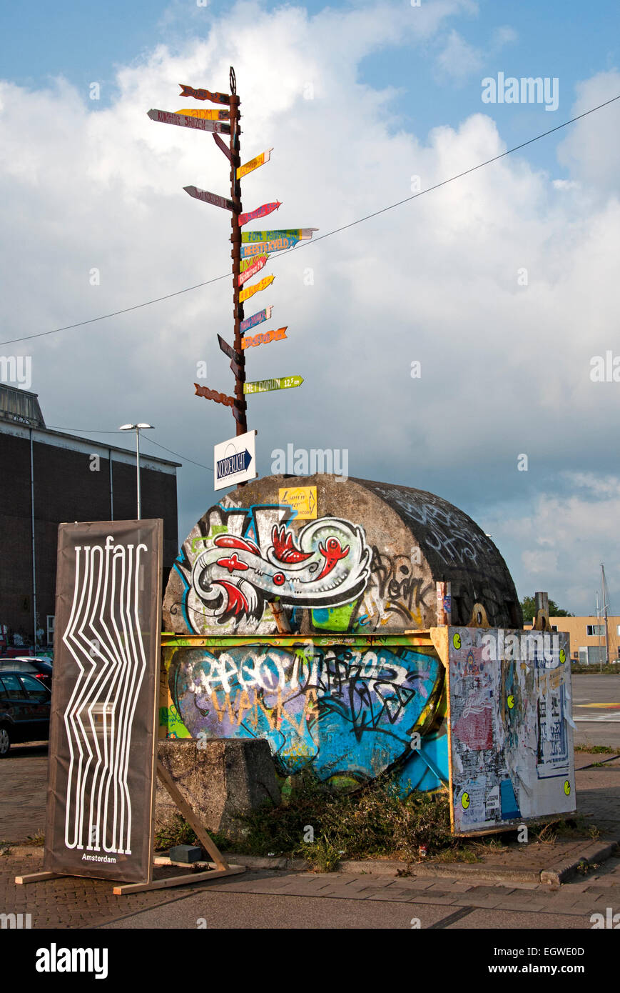 Amsterdam Schwerkraft Kunst Road Sign Tor Port Hafen NDSM Wharf Amsterdam Niederlande Stockfoto