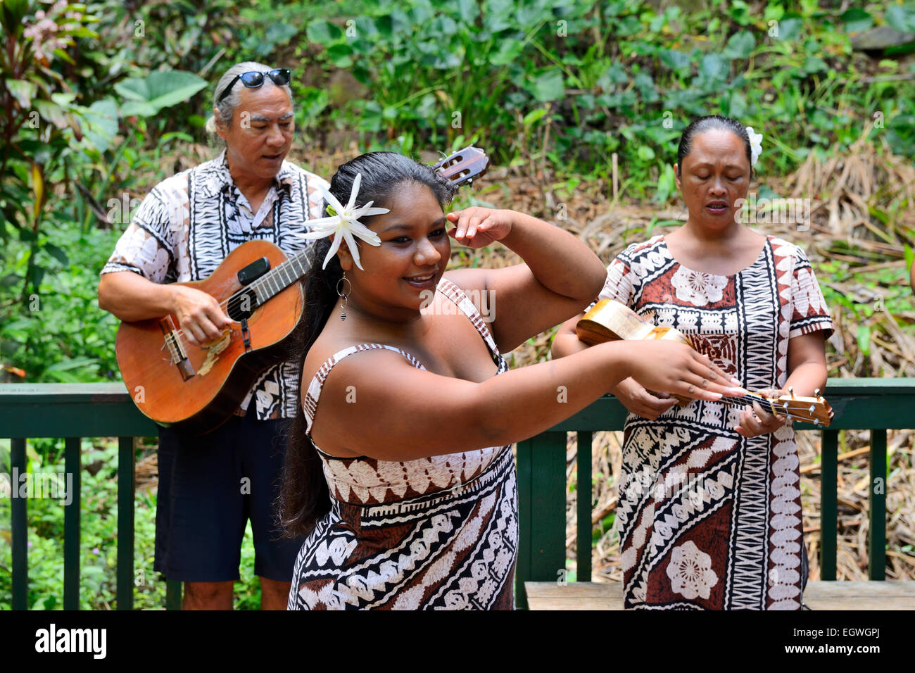 Hula-Tänzerin in Fern Grotto in Wailua River State Park, Kauai, Hawaii, USA Stockfoto