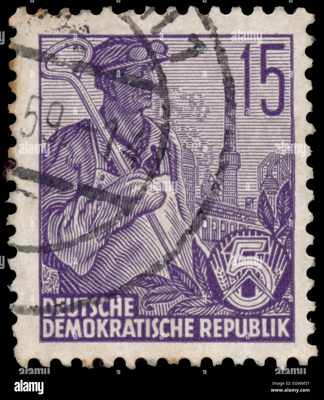 DDR - ca. 1955: Eine Briefmarke gedruckt in DDR, zeigt einen Arbeiter, Serie fünf-Jahres-Plan, ca. 1955 Stockfoto