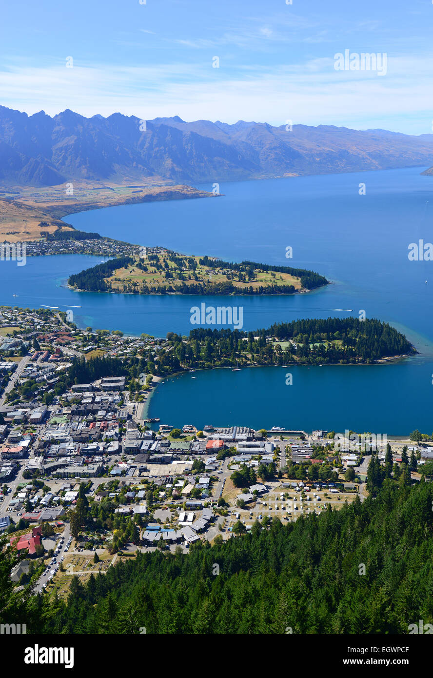 Blick auf Queenstown, genannt die Adventure Capital Of The World an den Ufern des Lake Wakatipu, Otago, Südinsel, Neuseeland. Stockfoto