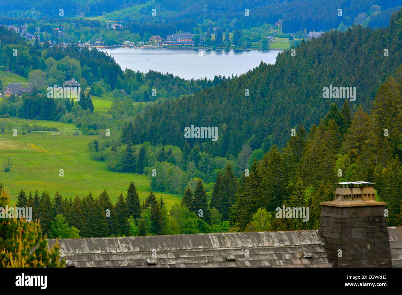 Schwarzwald, Baden-Württemberg Hochschwarzwald Schwarzwaldhaus Mit Tittisee, Stockfoto