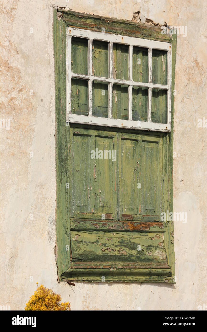 Alten grün bemalten Fensterläden, peeling gemalt Fenster Vilaflor Teneriffa Stockfoto