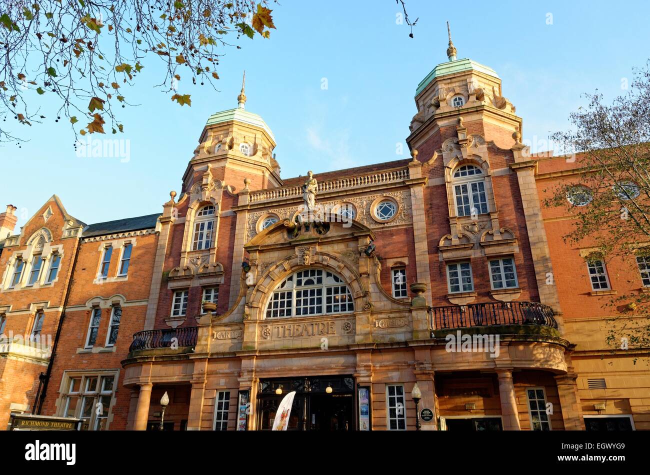 Fassade des Theaters Richmond, Surrey UK Stockfoto