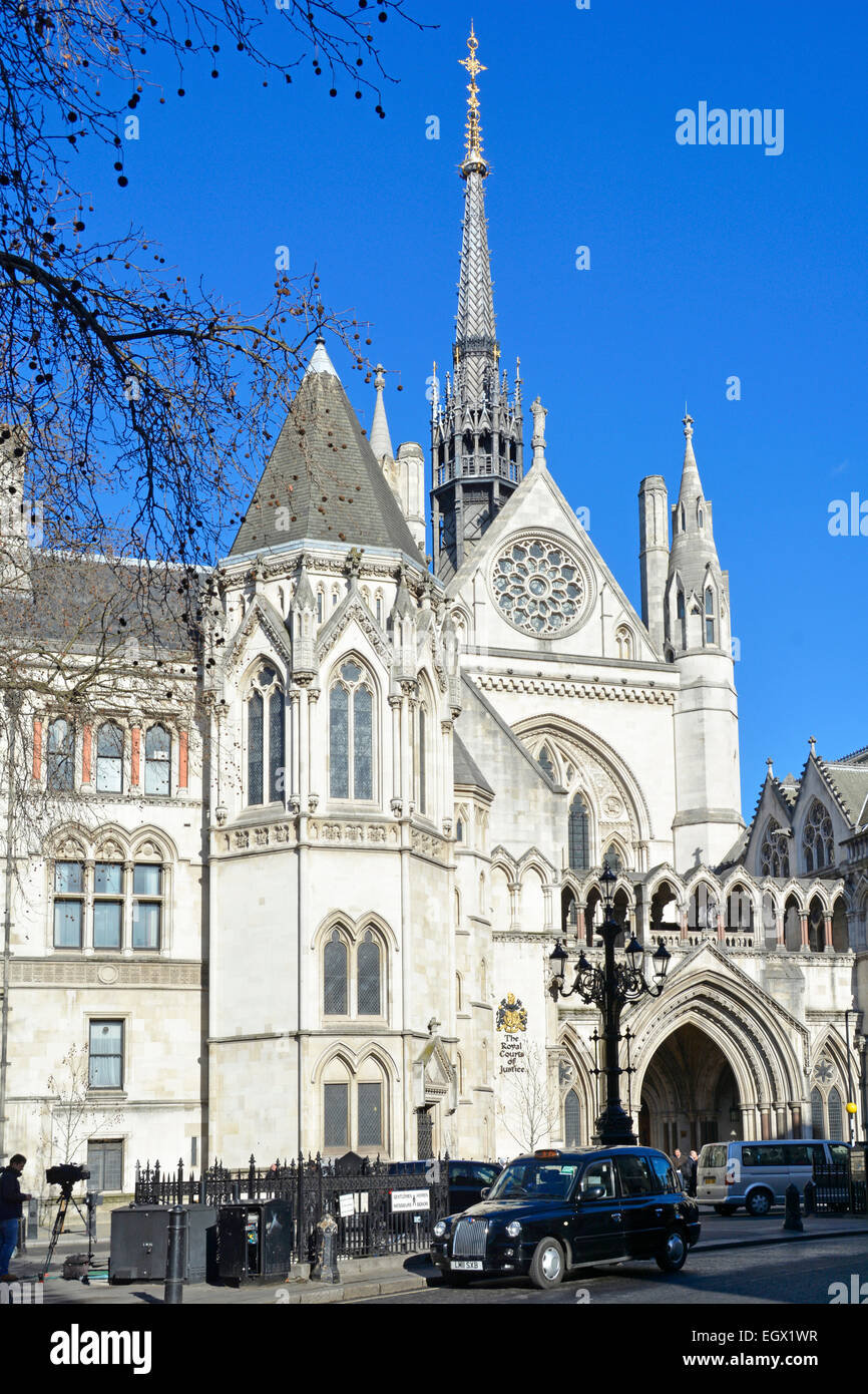 Royal Courts of Justice auch bekannt als Gericht ist gerichtsgebäude Gebäude in der Londoner City auch der Hohe Gerichtshof und Gericht England Strand UK Stockfoto