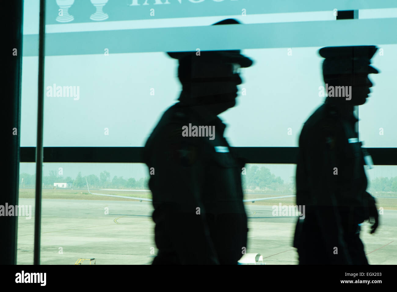 Polizei, Sicherheit in Yangon International Airport, Yangon, Stockfoto