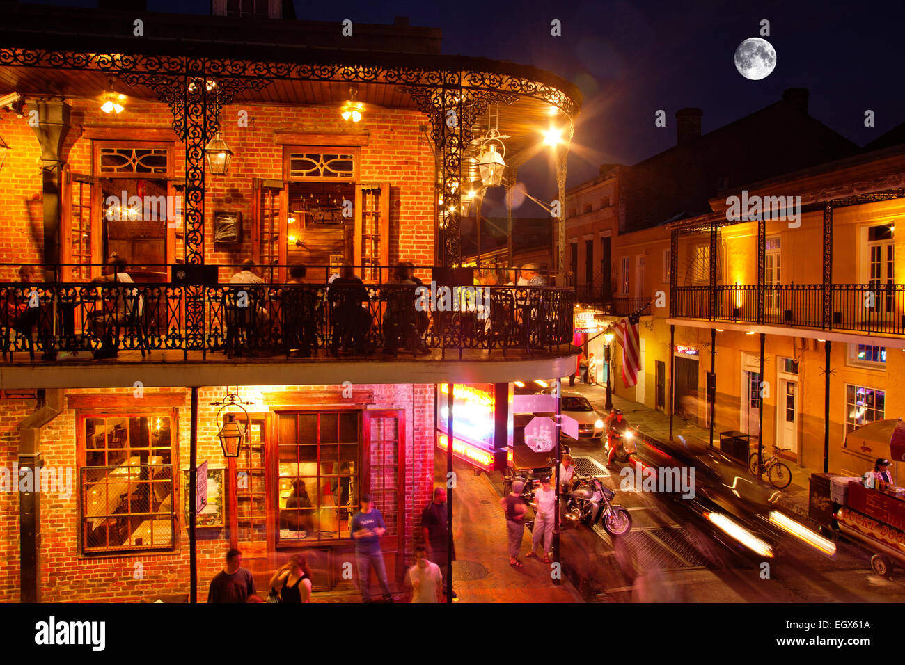 BOURBON STREET FRANZÖSISCHE VIERTEL DOWNTOWN NEW ORLEANS LOUISIANA USA Stockfoto